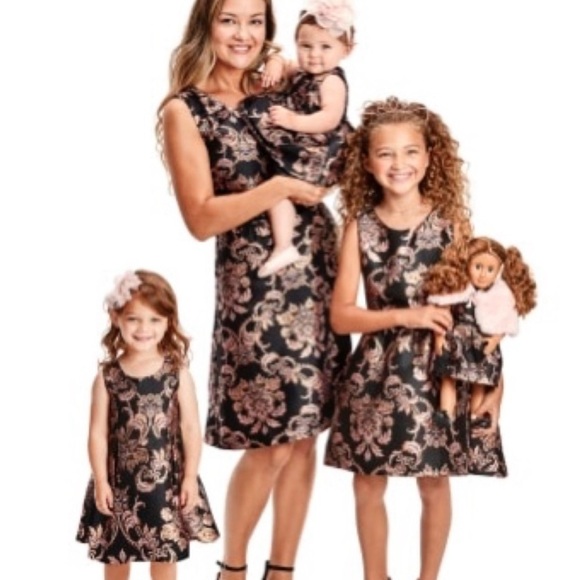 Women’s Mommy And Me Metallic Floral Jacquard Matching Fit And Flare Dress - Picture 3 of 9